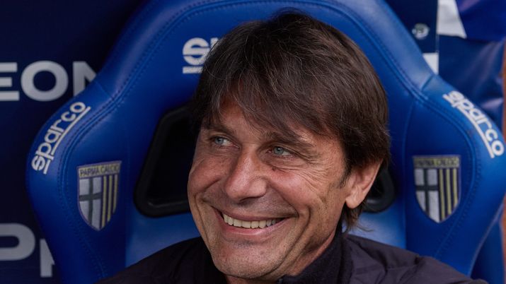 Conte e il suo lungo saluto a Napoli conte napoli