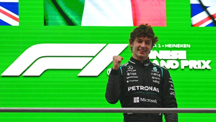 F1, l’italiano Antonelli trionfa in Cina: arrivano i complimenti di Conte! – LA FOTO - immagine 1