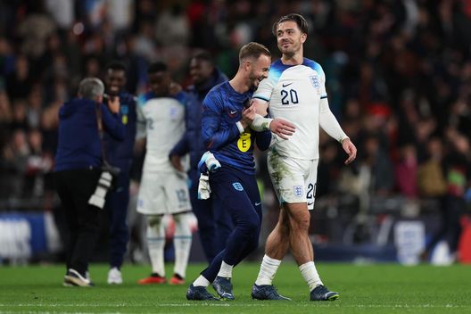 Giocatori inglesi in un locale notturno dopo la qualificazione a Euro 2024: scandalo per il conto Giocatori inglesi in un locale notturno dopo la qualificazione a Euro 2024: scandalo per il conto - immagine 1