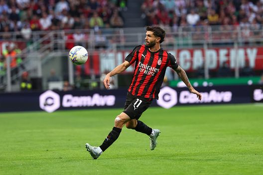Christian Pulisic dell'AC Milan corre con il pallone durante la partita di Serie A tra AC Milan e Udinese Calcio allo Stadio Giuseppe Meazza l'11 aprile 2026 a Milano, Italia. (Foto di Giuseppe Cottini/AC Milan via Getty Images) pulisic-gol-mercato-futuro-milan-premier-league