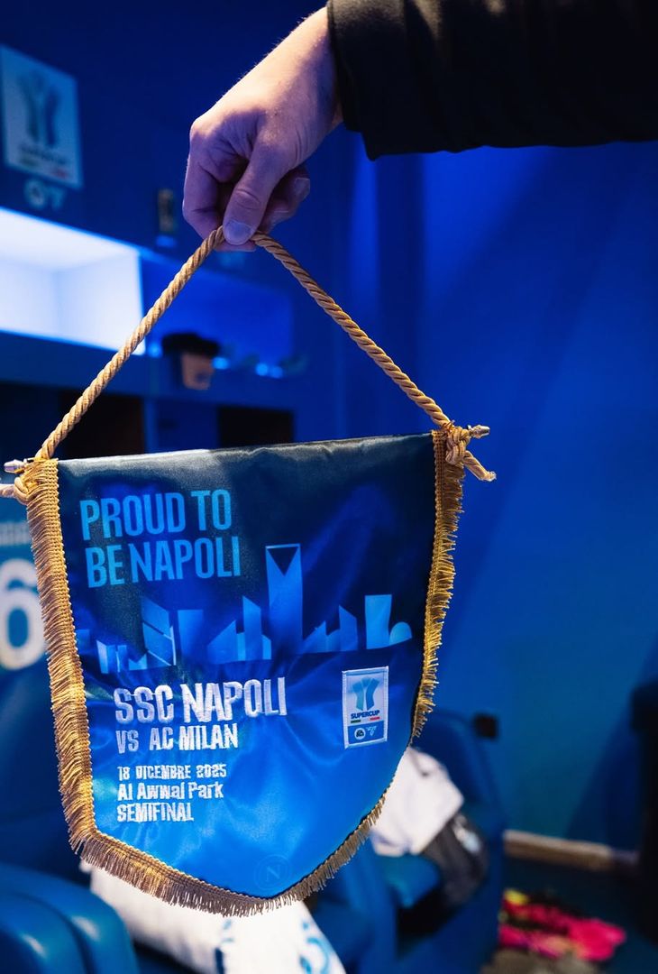 Napoli-Milan, lo spogliatoio azzurro è pronto! La scelta sulla maglia – GALLERY - immagine 9