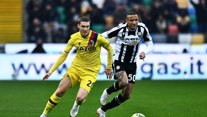 UDINE, ITALY - JANUARY 15: Michel Aebischer of Bologna FC battles for possession with Rodrigo Becao of Udinese Calcio during the Serie A match between Udinese Calcio and Bologna FC at Dacia Arena on January 15, 2023 in Udine, Italy. (Photo by Alessandro Sabattini/Getty Images) Cor Sport – Aebischer, Thiago Motta vuole di più - immagine 1