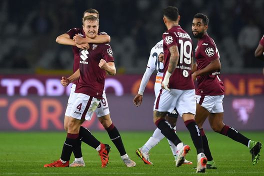 TURIN, ITALY - OCTOBER 22: Tommaso Pobega of Torino FC celebrates a goal with team mate Antonio Sanabria during the Serie A match between Torino FC and Genoa CFC at Stadio Olimpico di Torino on October 22, 2021 in Turin, Italy. (Photo by Valerio Pennicino/Getty Images) Comparazione Quote, Genoa-Torino: ecco le chance granata secondo gli analisti- immagine 2