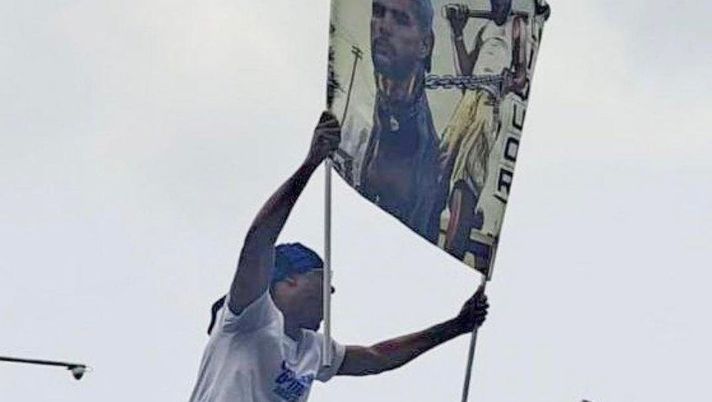 Dumfries sfotte Theo Hernandez