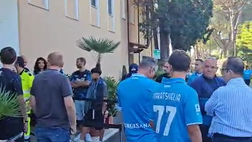 Grande attesa per Hojlund a Villa Stuart! Quanti tifosi per l’arrivo del danese
