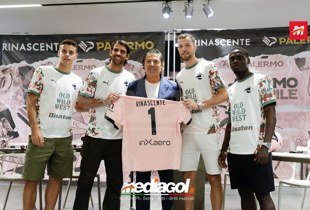 FOTO, i tifosi rosanero incontrano i propri beniamini alla Rinascente (Gallery) - immagine 10