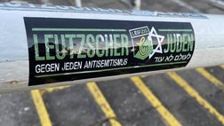 Gli ultras di Lipsia e Francoforte proteggono il bar minacciato da Hamas