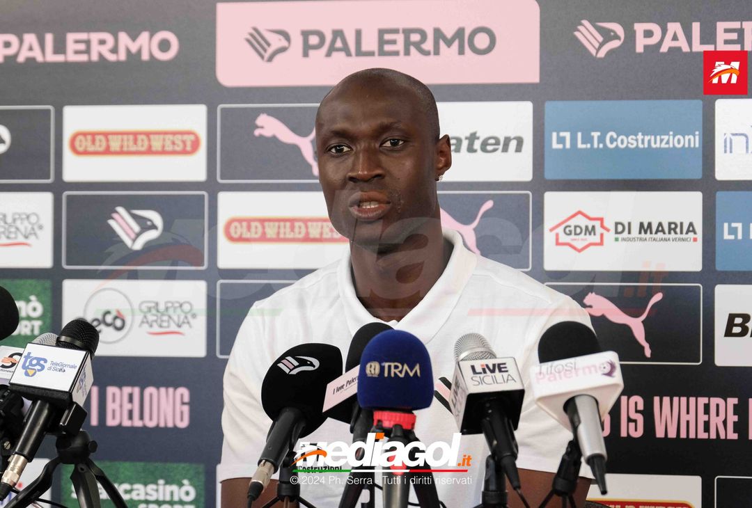 FOTO PALERMO, la presentazione di Alfred Gomis in conferenza (Gallery) - immagine 3