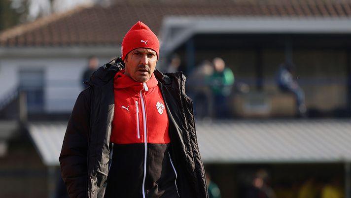SCANZOROSCIATE, ITALY - JANUARY 31: Massimo Oddo Head Coach of Milan Futuro looks on during the Serie D match between Scanzorosciate and Milan Futuro at Stadio Comunale Unione Sportiva Scanzorosciate on January 31, 2026 in Scanzorosciate, Italy. (Photo by Francesco Scaccianoce - AC Milan/AC Milan via Getty Images) Scanzorosciate-Milan Futuro, Oddo: “Andati in difficoltà nel secondo tempo” - immagine 1