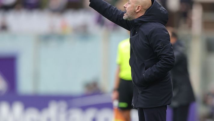 FLORENCE, ITALY - FEBRUARY 11: Head coach Vincenzo Italiano manager of ACF Fiorentina gestures during the Serie A TIM match between ACF Fiorentina and Frosinone Calcio - Serie A TIM at Stadio Artemio Franchi on February 11, 2024 in Florence, Italy. (Photo by Gabriele Maltinti/Getty Images) Italiano (conf): “Brividi per il coro della Curva. Belotti trascina gli altri” - immagine 1