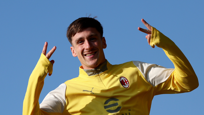 Alexis Saelemaekers (centrocampista AC Milan), qui durante una seduta di allenamento con i rossoneri a Milanello | Milan News (Getty Images) Milan, Schira: 'Il rinnovo di Saelemaekers è sempre più vicino. I dettagli'