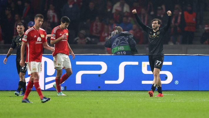 BERLIN, GERMANY - OCTOBER 24: Khvicha Kvaratskhelia of SSC Napoli celebrates after teammate Giacomo Raspadori (not pictured) scores the team's first goal during the UEFA Champions League match between 1. FC Union Berlin and SSC Napoli at Olympiastadion on October 24, 2023 in Berlin, Germany. (Photo by Maja Hitij/Getty Images) Union Berlino Napoli