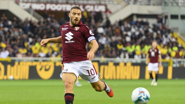 TURIN, ITALY - NOVEMBER 2: Nikola Vlasic of Torino FC in action during the Serie A match between Torino FC and Pisa SC at Stadio Olimpico Grande Torino on November 2, 2025 in Turin, Italy. (Photo by Stefano Guidi - Torino FC/Torino FC 1906 via Getty Images) Dai gol di Vlasic, Asllani e Ilkhan al ko di Ilic: il bilancio dei nazionali - immagine 1