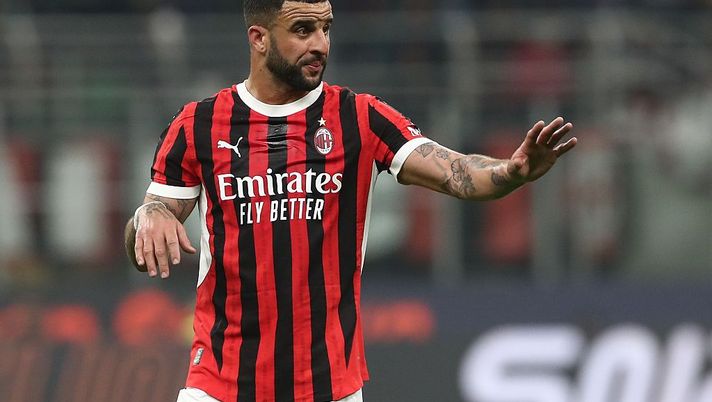 MILAN, ITALY - APRIL 02: Walker of AC Milan gestures during the coppa Italia Semi Final match between AC Milan and FC Internazionale at Stadio Giuseppe Meazza on April 02, 2025 in Milan, Italy. (Photo by Marco Luzzani/Getty Images) Kyle Walker: fra l’amicizia con Kompany e il buon cibo di Milanello - immagine 1