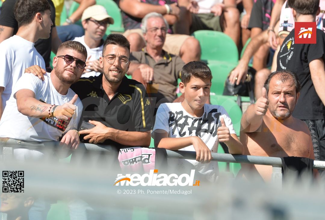 FOTOTIFO Palermo-Sudtirol 2-1, gli scatti ai tifosi al “Renzo Barbera” (GALLERY) - immagine 25