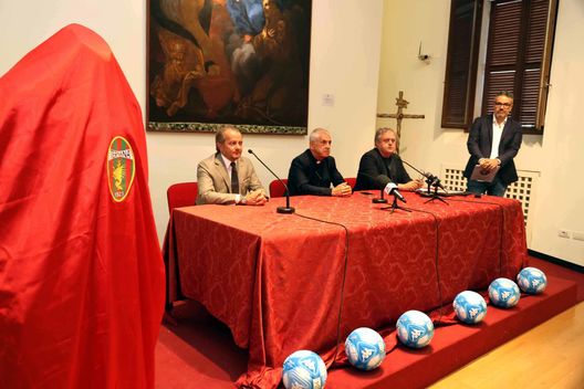 Ternana, ecco la terza maglia: dedicata al patrono di Terni, San Valentino…- immagine 2