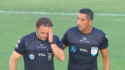 Assistente colpito da un tubo lanciato dagli spalti: Godoy Cruz-Talleres sospesa