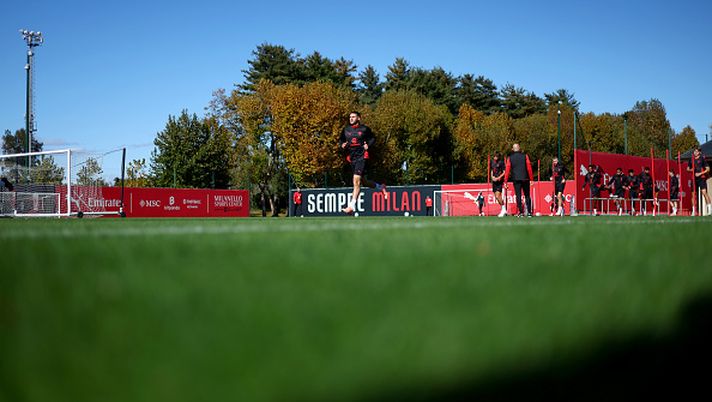 CAIRATE, ITALY - OCTOBER 26: Santiago Gimenez of AC Milan in action during an AC Milan Training Session at Milanello on October 26, 2025 in Cairate, Italy. (Photo by Giuseppe Cottini/AC Milan via Getty Images)  milan-atalanta-juric-infortunati