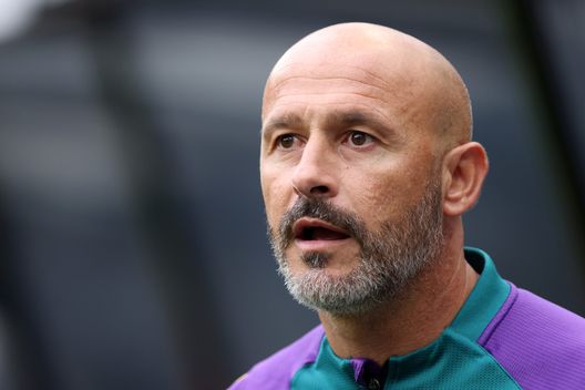 NEWCASTLE UPON TYNE, ENGLAND - AUGUST 05: Vincenzo Italiano, Head Coach of ACF Fiorentina looks on during the Sela Cup match between ACF Fiorentina and Newcastle United at St James' Park on August 05, 2023 in Newcastle upon Tyne, England. (Photo by George Wood/Getty Images) Italiano