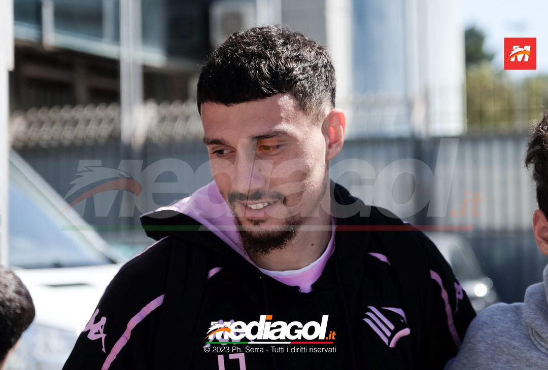 FOTO Cittadella-Palermo, la squadra in partenza dal “Renzo Barbera” (GALLERY) - immagine 19