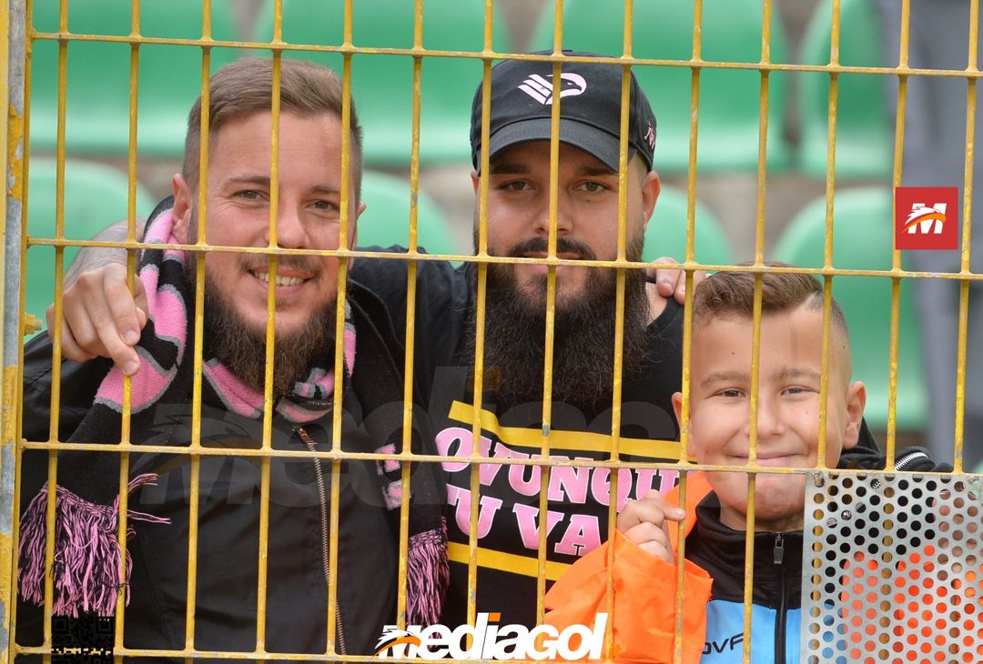 FOTOTIFO Palermo-Cittadella 0-1, gli scatti ai tifosi al “Renzo Barbera” (GALLERY) - immagine 55