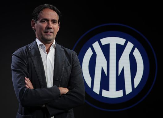Inzaghi alla presentazione ufficiale con l'Inter. (Foto di Emilio Andreoli - Inter/Inter via Getty Images) Simone Inzaghi, un cuore diviso a metà tra Lazio e Inter- immagine 5