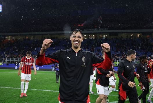 (Photo by Claudio Villa/AC Milan via Getty Images) milan-reijnders-ricci-theo-hernandez-calciomercato-aggiornamenti-oggi-schira-moretto-fabrizio-romano-video-youtube-news-ultima-ora
