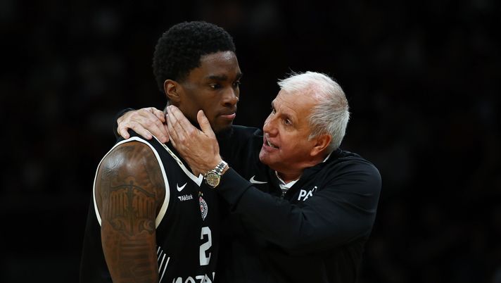 SYDNEY, AUSTRALIA - SEPTEMBER 21: Head Coach of KK Partizan Željko Obradović instructs his player during the match between KK Partizan and Sydney Kings at Qudos Bank Arena on September 21, 2025 in Sydney, Australia. (Photo by Jeremy Ng/Getty Images) EuroLega, Dubai-Partizan: diretta tv e streaming LIVE del match - immagine 1