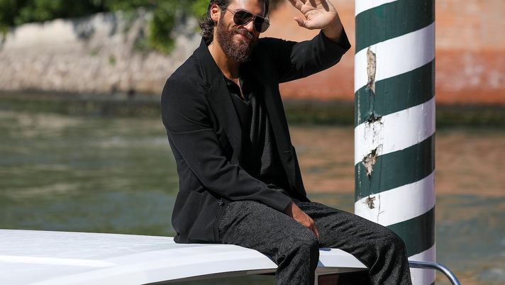 Can Yaman è tornato single? La sua relazione sembra al capolinea, i dettagli - immagine 1