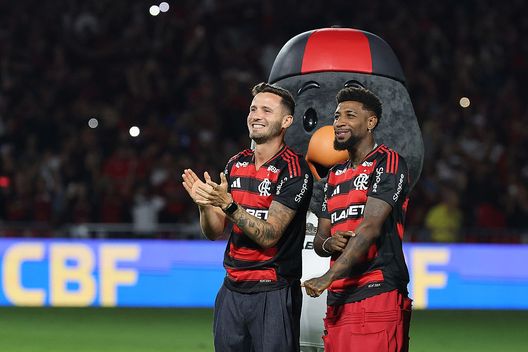 Rio de Janeiro, Brasile - 27 luglio 2025: Il Flamengo presenta Saúl ed Emerson Royal. (Foto di Wagner Meier/Getty Images) Il riscatto di Emerson Royal è rossonero: il brasiliano segna il suo primo gol con il Flamengo- immagine 2