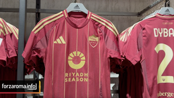 VIDEO – Roma, tutti i dettagli della nuova maglia 2024/25 ispirata a Testaccio