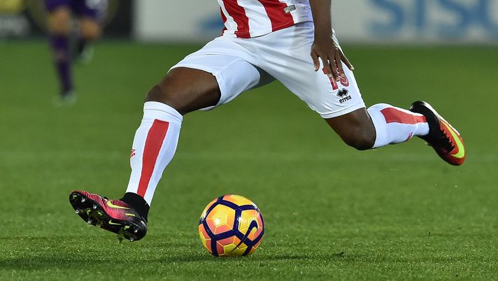 PESCARA, ITALY - FEBRUARY 01: Jean-Christophe Bahebeck of Pescara Calcio in action during the Serie A match between Pescara Calcio and ACF Fiorentina at Adriatico Stadium on February 1, 2017 in Pescara, Italy. (Photo by Giuseppe Bellini/Getty Images) Pescara: Bahebeck lavora a parte, speranze per Bovo - immagine 1