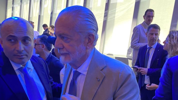 De Laurentiis: “Osimhen resterà al Napoli, solo una squadra può comprarlo. Sul ds…” - immagine 1