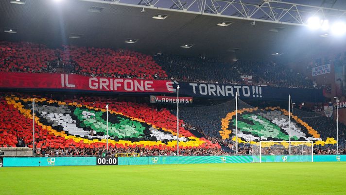 Genoa-Napoli, Ferraris sold out: grifoni in campo con una speciale maglia celebrativa - immagine 1