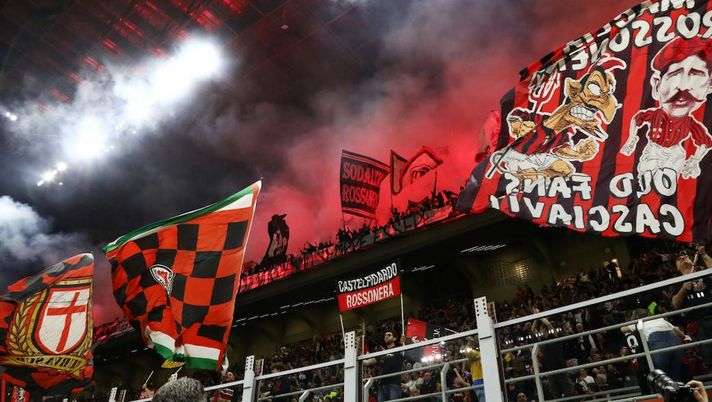 Milan, striscioni tifosi per società: “Non esiste stagione positiva senza vittorie - immagine 1