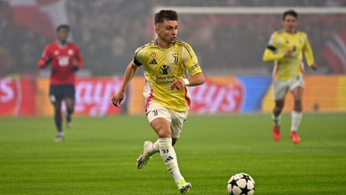 LILLE, FRANCE - NOVEMBER 05: Francisco Conceicao of Juventus during the UEFA Champions League 2024/25 Phase MD4 match between LOSC Lille and Juventus at Stade Pierre Mauroy on November 05, 2024 in Lille, France. (Photo by Filippo Alfero - Juventus FC/Juventus FC via Getty Images) Juve, la possibile gestione di Conceicao negli scambi dopo il rientro dall’infortunio - immagine 1