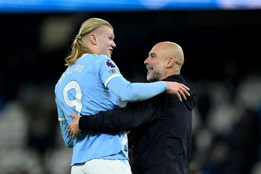 Pep Guardiola ed Erling Haaland. (Foto di Shaun Botterill/Getty Images) Raggiunta quota 100 gol in Premier League per Haaland, è il più veloce a farlo- immagine 3