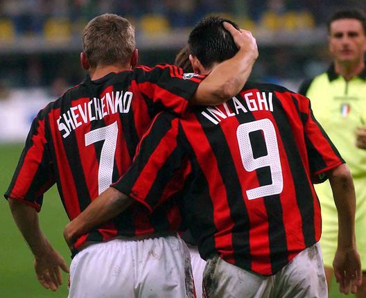MILAN, ITALY - OCTOBER 5: Andriy Shevchenko and Filippo Inzaghi of Milan celebrate during the Serie A match between Internazionale and AC Milan at the San Siro October 5, 2003 in Milan, Italy. (Photo by Getty Images) milan-inter-partite-importanti-storiche-champions-league-formazioni-ricordi-memories-amarcord