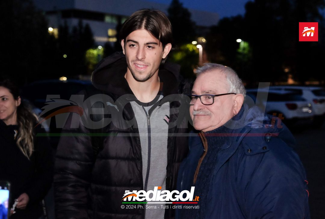 FOTO PALERMO: il Palermo FC si raduna al parcheggio dell’Ippodromo (GALLERY) - immagine 4