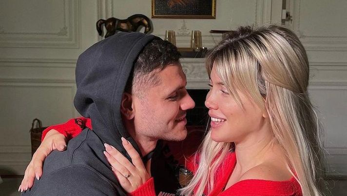 Mauro Icardi mette le cose in chiaro e posta una foto intima di Wanda: “Per voi che…” Mauro Icardi mette le cose in chiaro e posta una foto intima di Wanda: “Per voi che…” - immagine 1