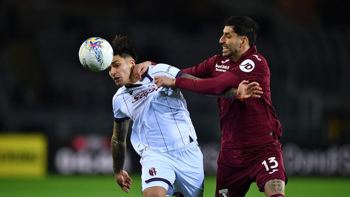 TURIN, ITALY - FEBRUARY 15: Guillermo Maripan of Torino FC competes with Santiago Castro of Bologna FC 1909 during the Serie A match between Torino FC and Bologna FC 1909 at Stadio Olimpico di Torino on February 15, 2026 in Turin, Italy. (Photo by Valerio Pennicino/Getty Images) Torino-Bologna 1-2, Castro: “Felice per il gol. Vi racconto l’esultanza” - immagine 1