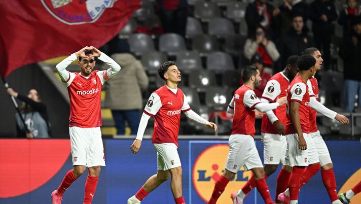 BRAGA, PORTUGAL - JANUARY 30: Ricardo Horta of Braga celebrates scoring his team's first goal with teammates during the UEFA Europa League 2024/25 League Phase MD8 match between SC Braga and S.S. Lazio at Estadio Municipal de Braga on January 30, 2025 in Braga, Portugal. (Photo by Octavio Passos/Getty Images) Levski Sofia e Braga a confronto in Europa: la storia dei due club - immagine 1