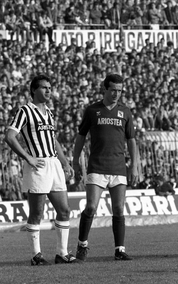 TURIN, ITALY - OCTOBER 25 : Antonio Cabrini della Juventus e Beppe Dossena del Torino (Photo by Juventus FC - Archive/Juventus FC via Getty Images) Juventus-Torino, il derby attraverso i 5 fotogrammi più potenti della sfida- immagine 4