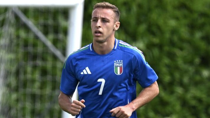 FLORENCE, ITALY - JUNE 05: Davide Frattesi of Italy at Centro Tecnico Federale di Coverciano in action during the Friendly Match beteween Italy and Italy U20 on June 05, 2024 in Florence, Italy. (Photo by Claudio Villa/Getty Images) Spalletti su Frattesi: “Qualche errore in finalizzazione e può fare di più quando…” - immagine 1