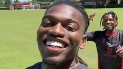 Una vita al Max: Leao e Chukwueze scherzano sorridenti