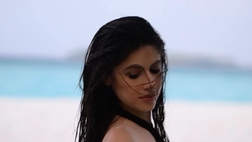 VIDEO / Ines, spettacolo in costume. Forme super sensuali per la Trocchia