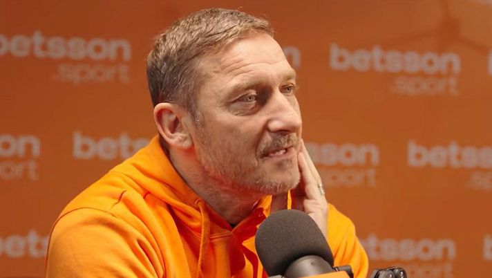 Totti: “Calcio a Balotelli? Non lo rifarei. Zanetti ET, imbarazzante. Roma-Samp nel 2010…” Totti: “Calcio a Balotelli? Non lo rifarei. Zanetti ET, imbarazzante. Roma-Samp nel 2010…” - immagine 1