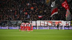 Cremonese-Fiorentina, cartellone sequestrato ad un piccolo fan viola. Il club si scusa: “Ti aspettiamo”