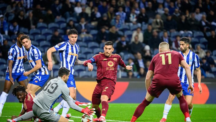 La Roma resiste in dieci, col Porto è 1-1. Ranieri: “Che arbitro hanno mandato?” - immagine 1