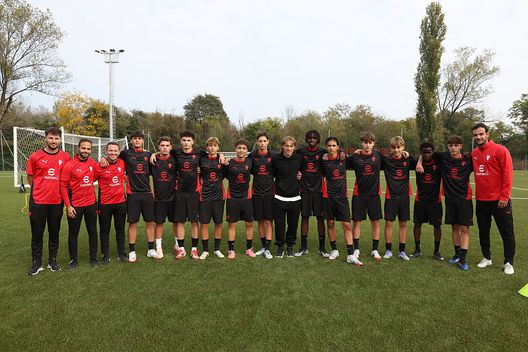 luka-modric-e-la-foto-con-under-16-di-parolo-fra-i-giocatori-anche-il-figlio-ivano-news-curiosità-milan-giovanili